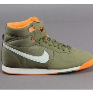 WMNS Nike aerofit high greeen sz 7
